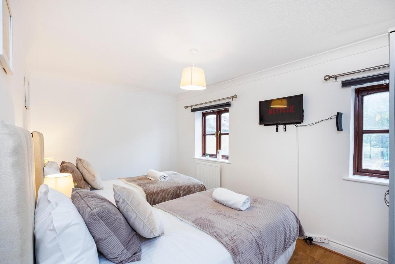 Lovely 2 Bd Hse With Parking Near Excel Londres Exterior foto