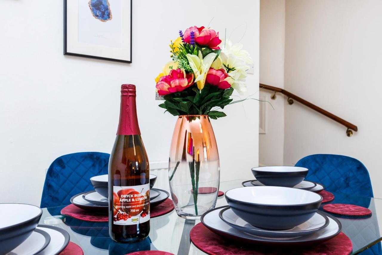 Lovely 2 Bd Hse With Parking Near Excel Londres Exterior foto